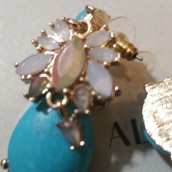 T &J TURQUOISE EARRINGS!!! NWOT!!! - Picture 5 of 5